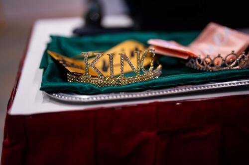 Grad-night-2023-Prom-KnQ-Crowns